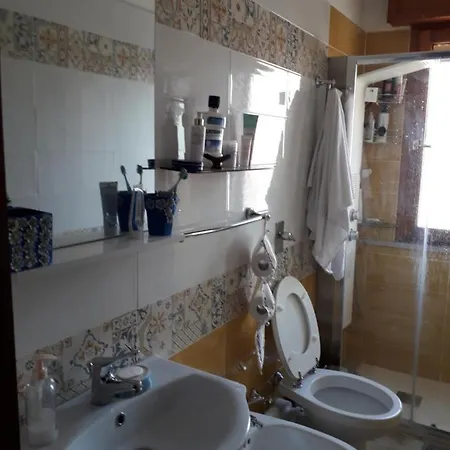 Signorile In Condominio Rallo Homestay *